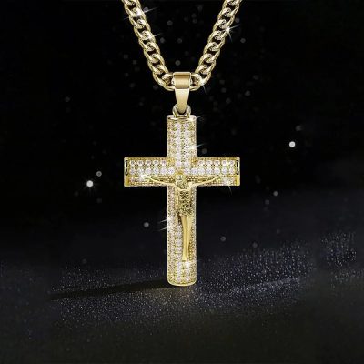 Colier cu pandantiv crucifix religios | SALVATORA